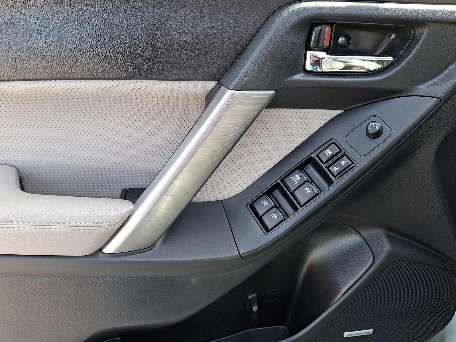 Used 2015 Subaru Forester 2.5i Touring image 12