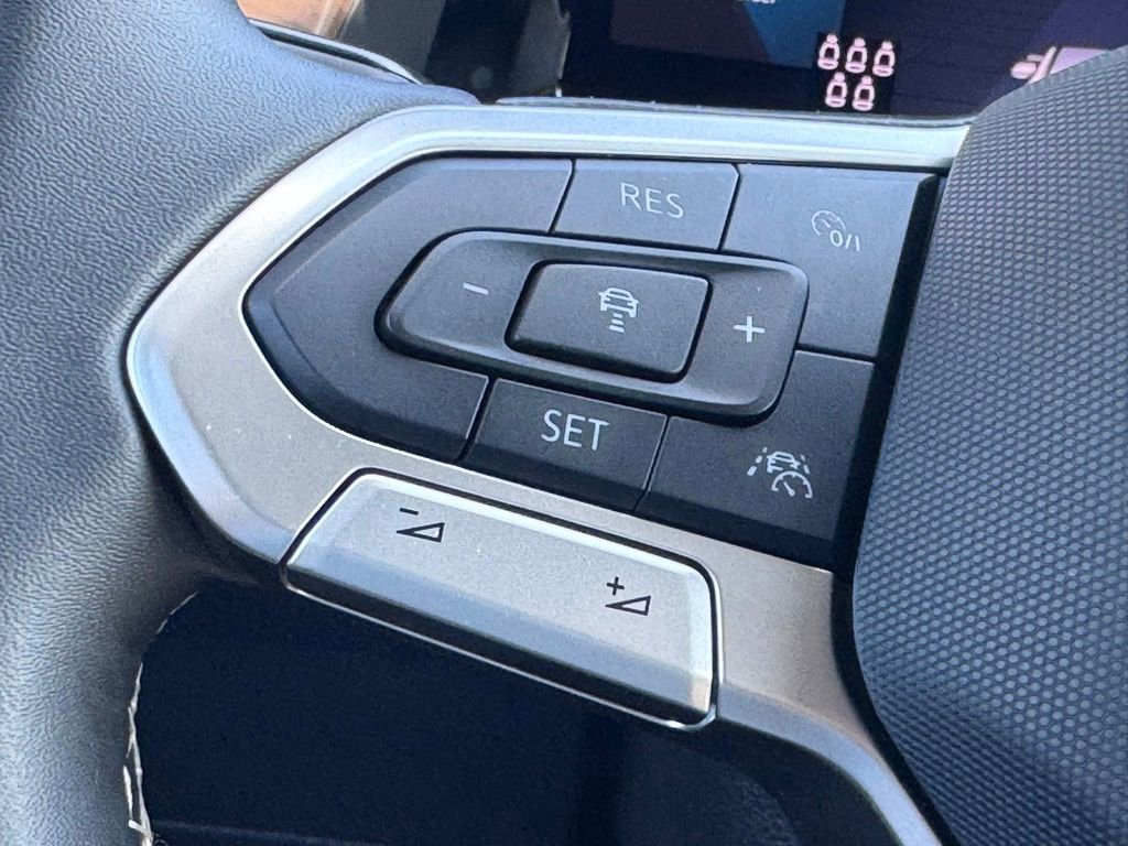 Used 2025 Volkswagen Atlas SE FWD image 9
