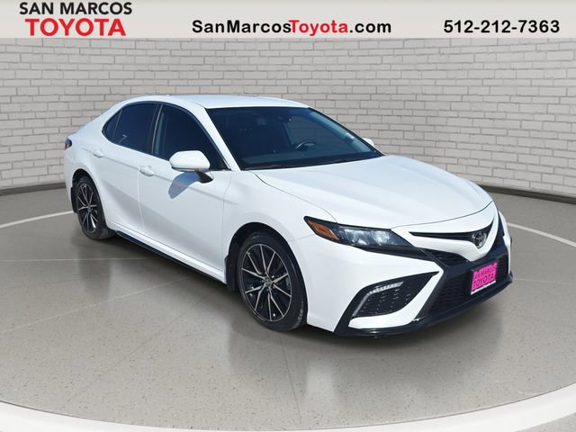 Used 2024 Toyota Camry SE image 3