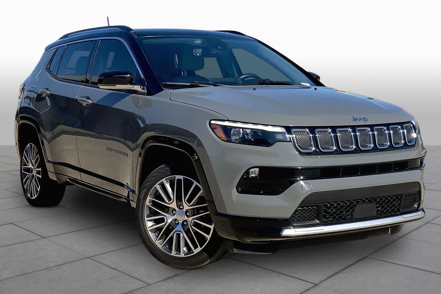 Used 2022 Jeep Compass Limited w/ Elite Group AWD/4WD image 3