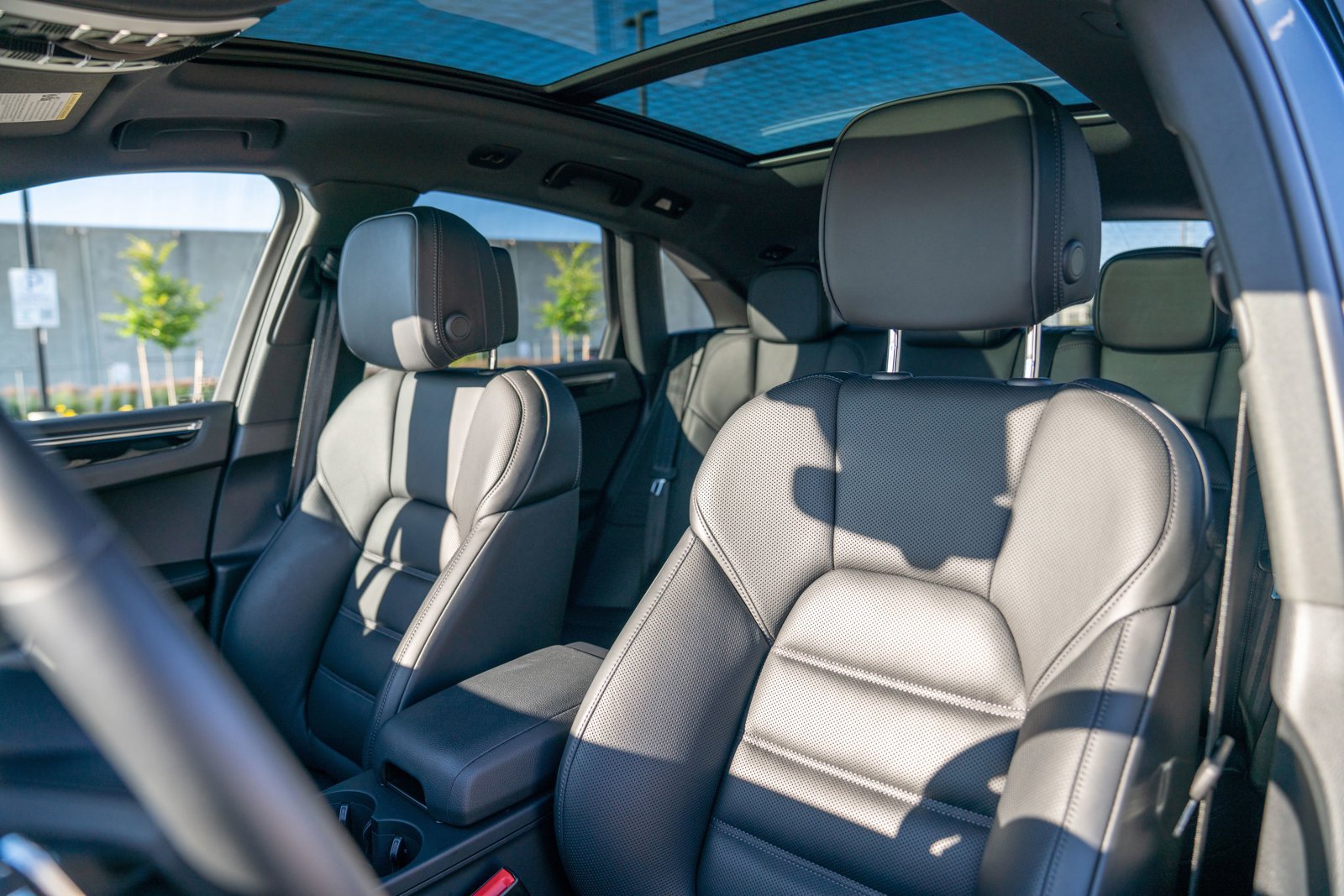 Certified 2026 Porsche Macan AWD/4WD image 5
