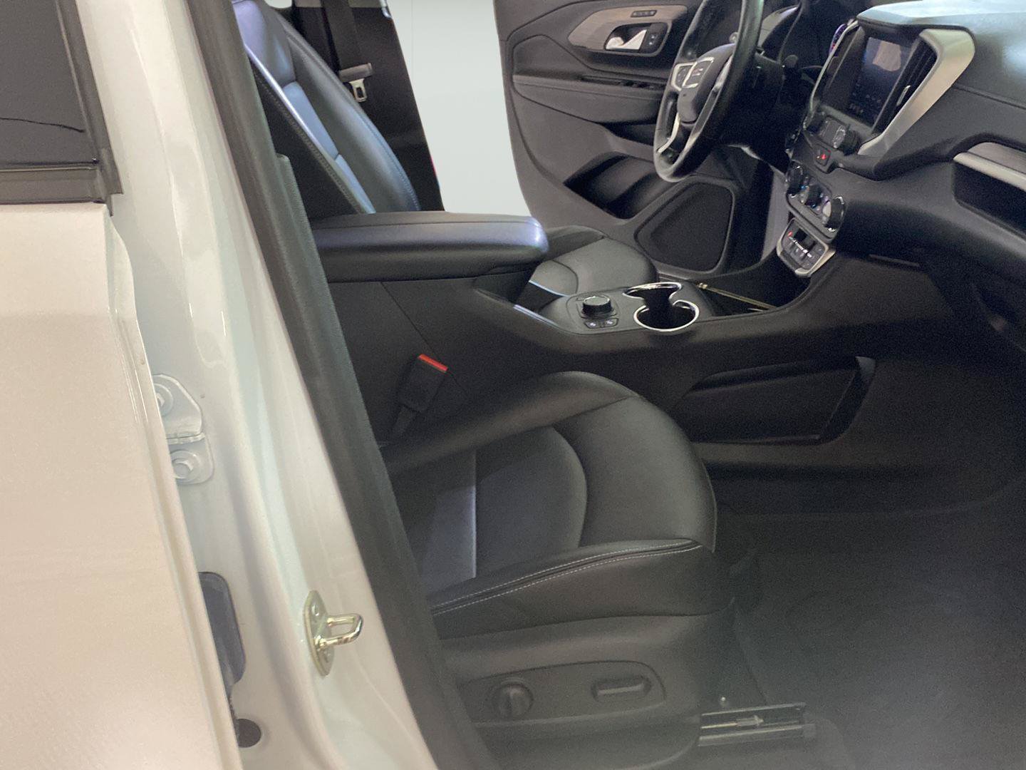 Certified 2023 GMC Terrain SLT w/ LPO, Floor Liner Package AWD/4WD image 26