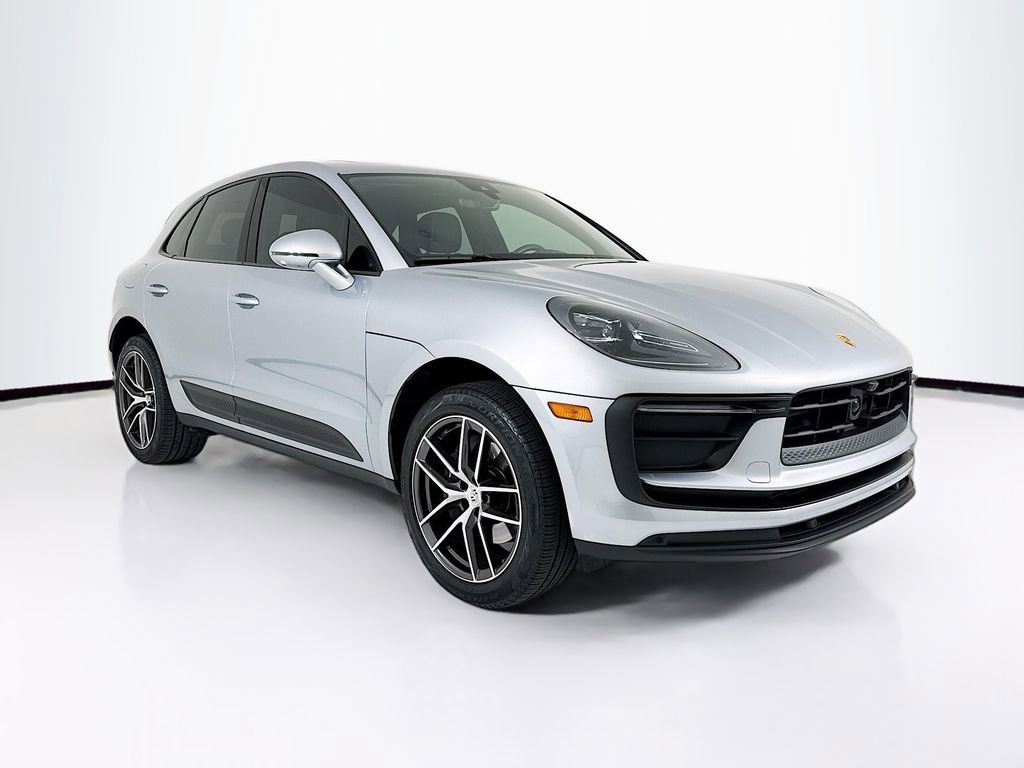 Certified 2025 Porsche Macan AWD/4WD image 7