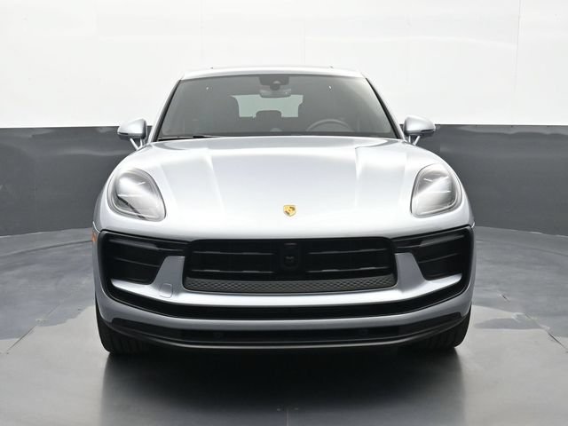 Certified 2025 Porsche Macan AWD/4WD image 26