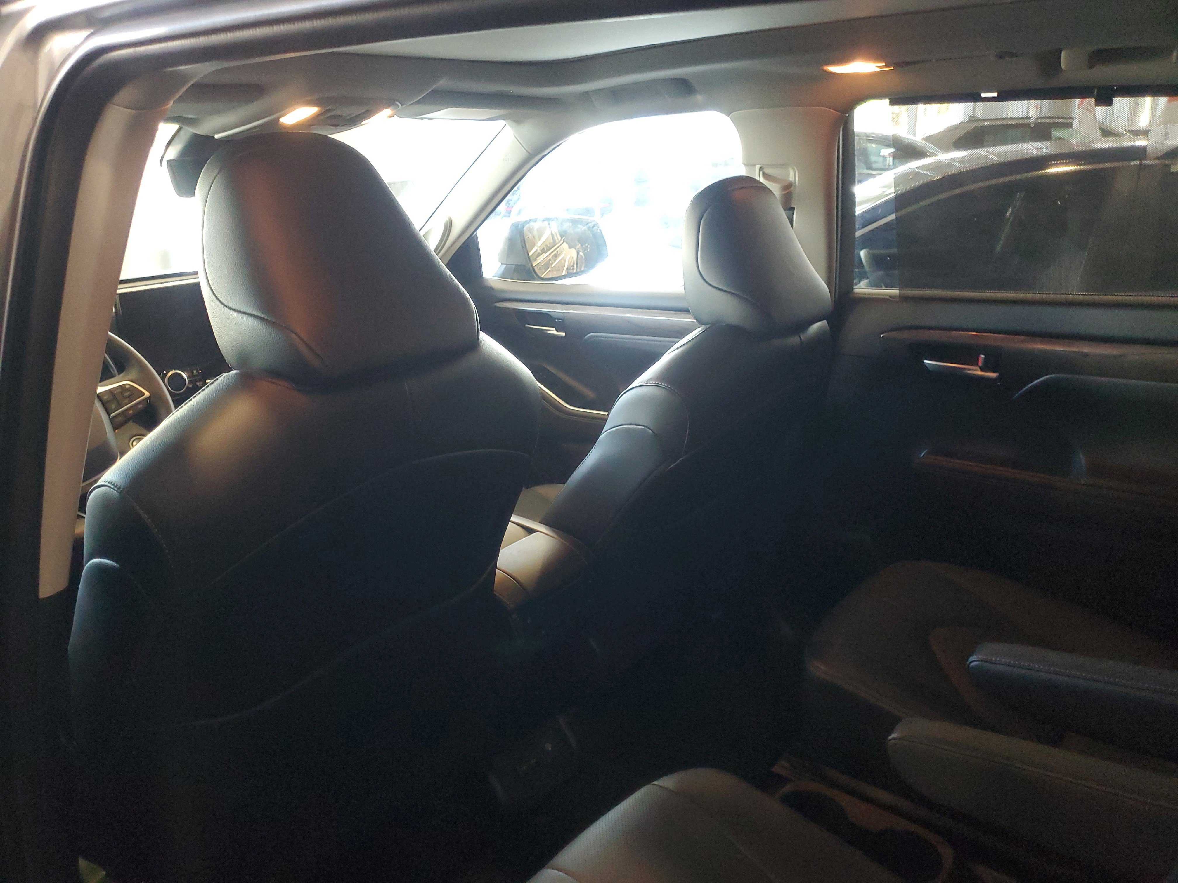 Certified 2025 Toyota Highlander Platinum AWD/4WD image 9