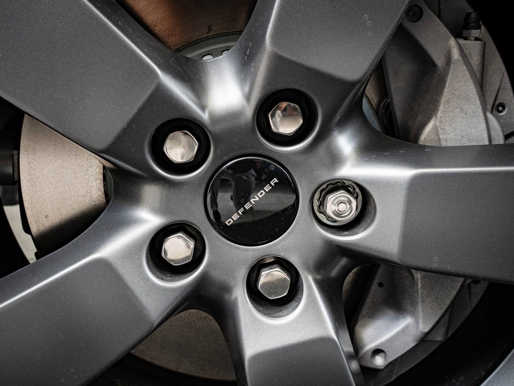 New 2026 Land Rover Defender 110 X-Dynamic SE image 8