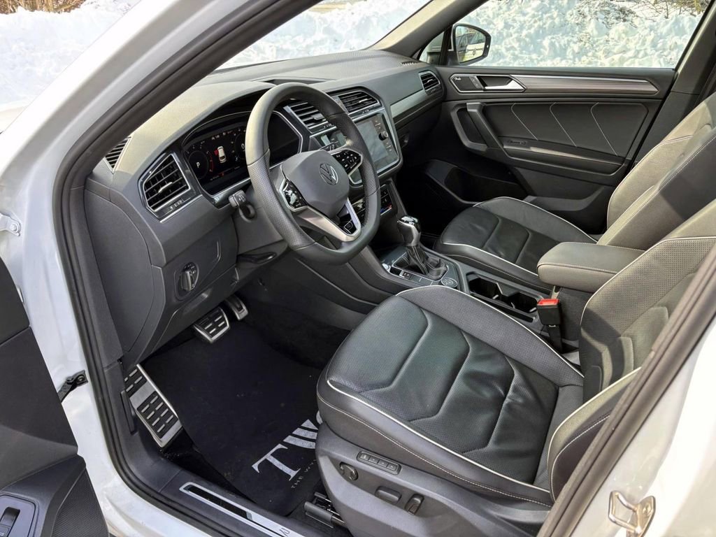 Used 2022 Volkswagen Tiguan SEL R-Line image 24