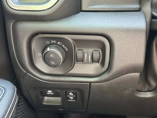Used 2023 RAM 1500 Laramie AWD/4WD image 16