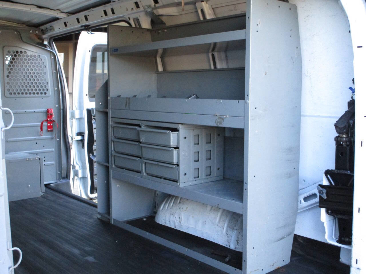 Used 2010 Chevrolet Express 2500 image 16