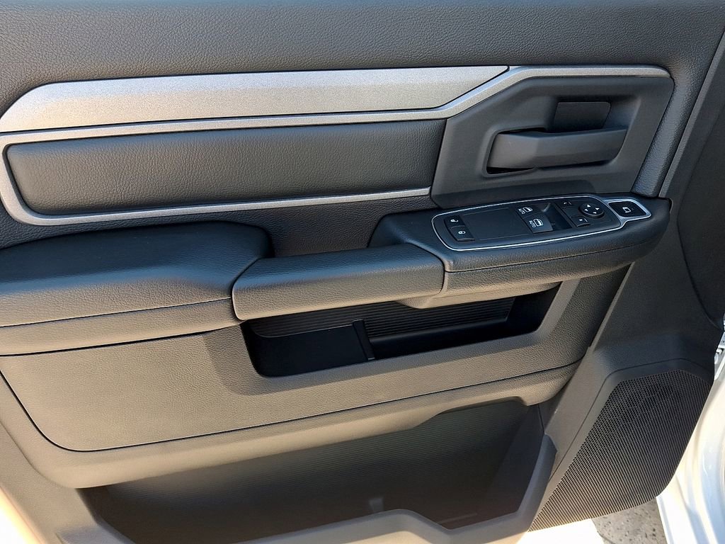 Used 2024 RAM 2500 Tradesman w/ Chrome Appearance Group image 10