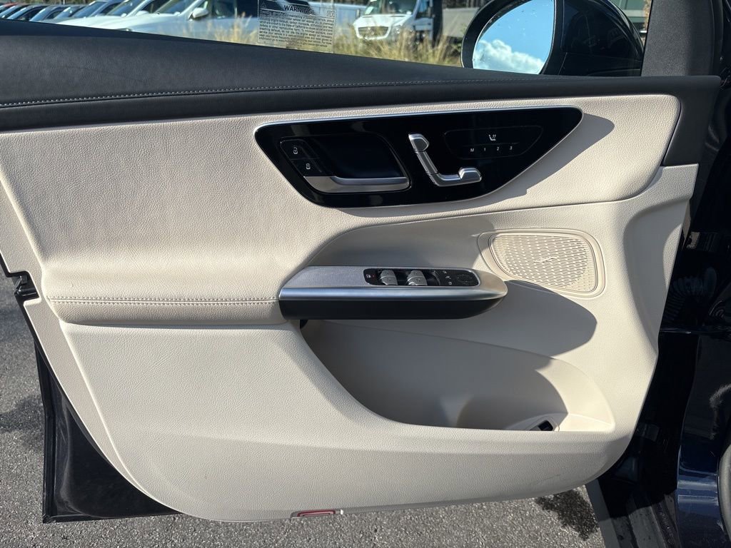 Used 2024 Mercedes-Benz GLC 300 image 41