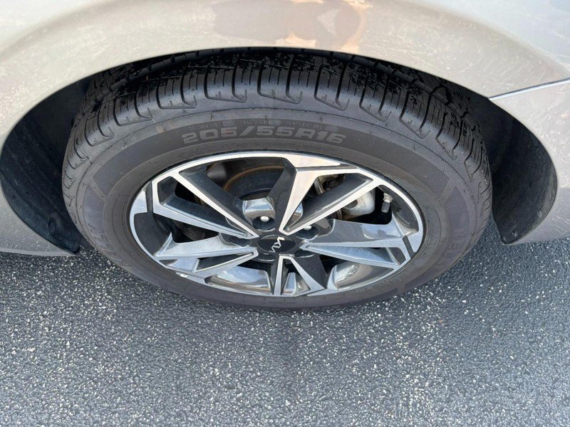 Used 2024 Kia Forte LXS FWD image 7