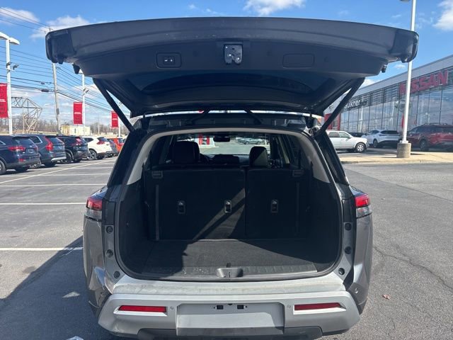 Certified 2025 Nissan Pathfinder SL w/ Black Appearance Package image 13