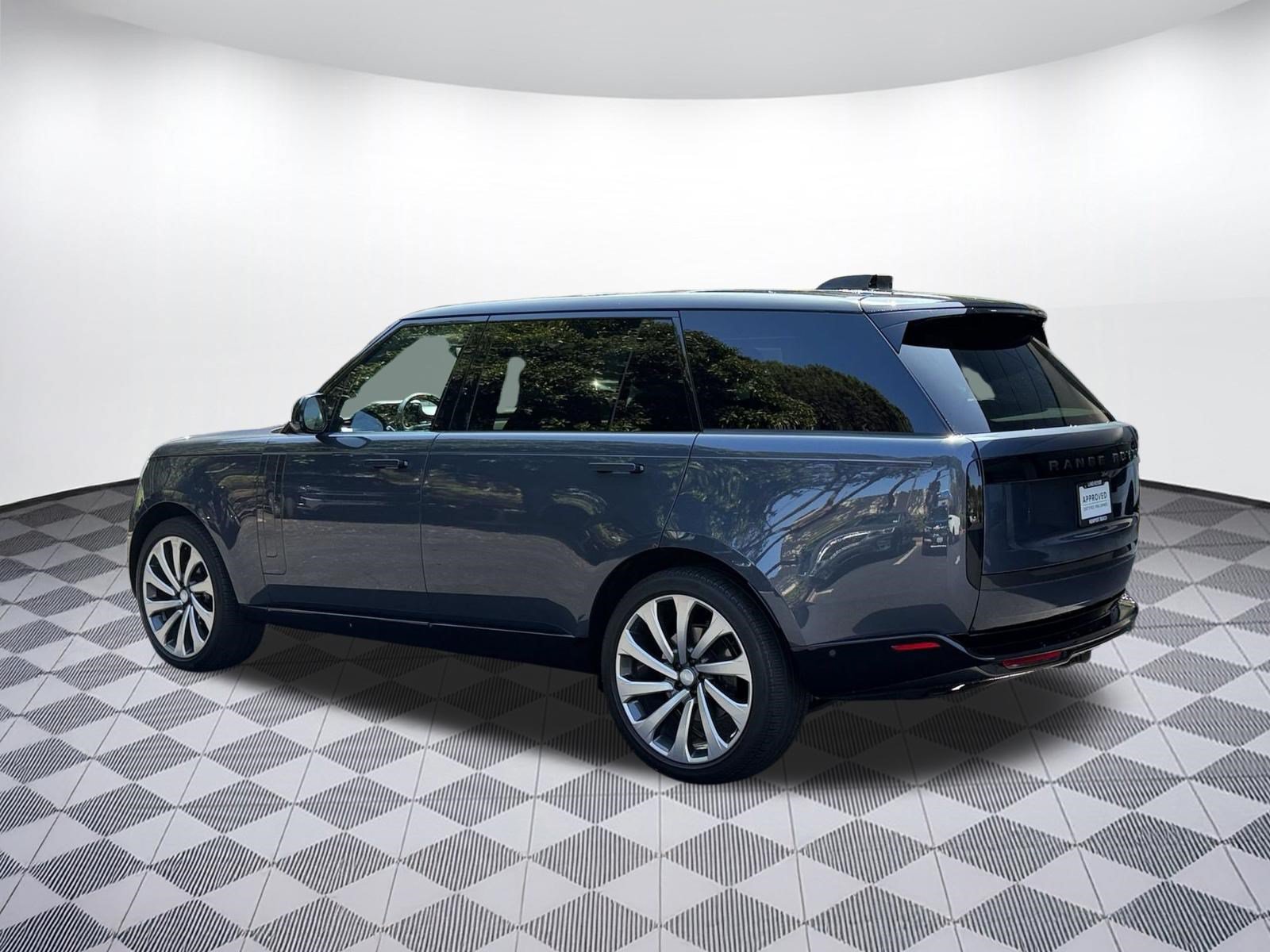 Used 2025 Land Rover Range Rover Long Wheelbase SE AWD/4WD image 3