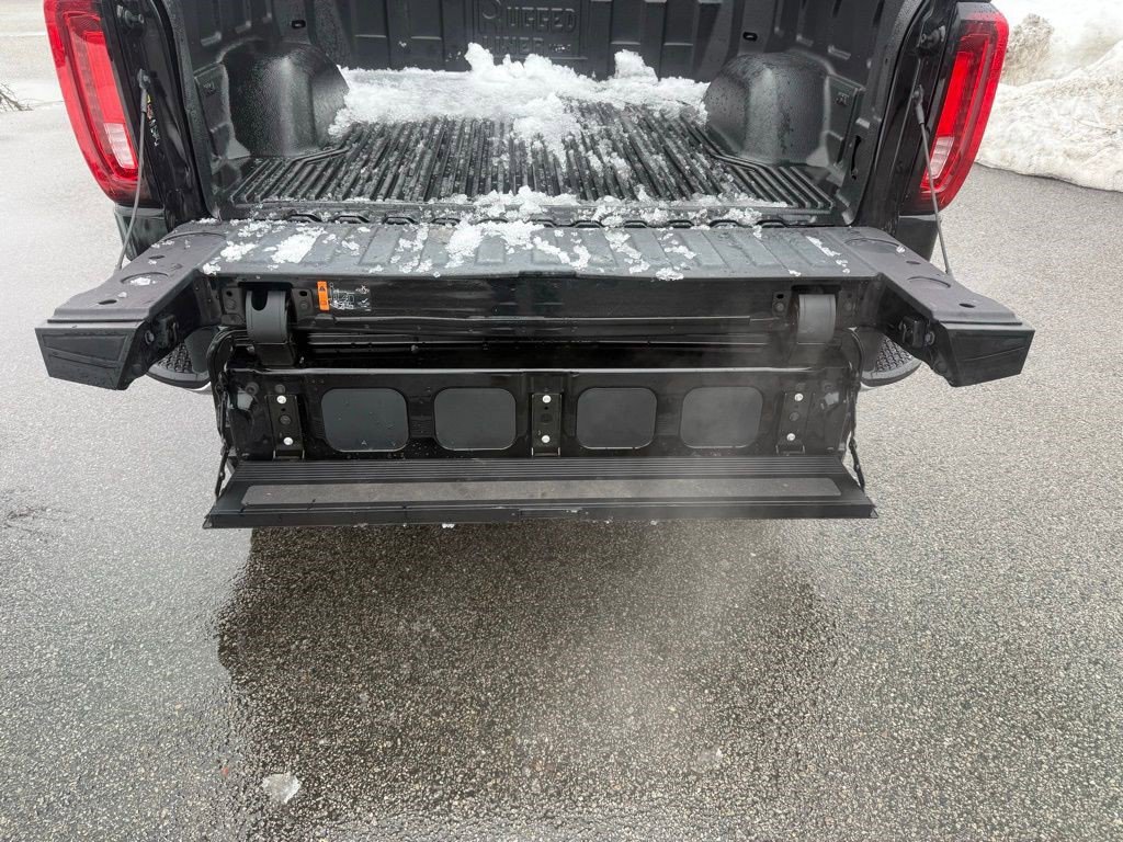 Certified 2025 GMC Sierra 1500 SLT image 11
