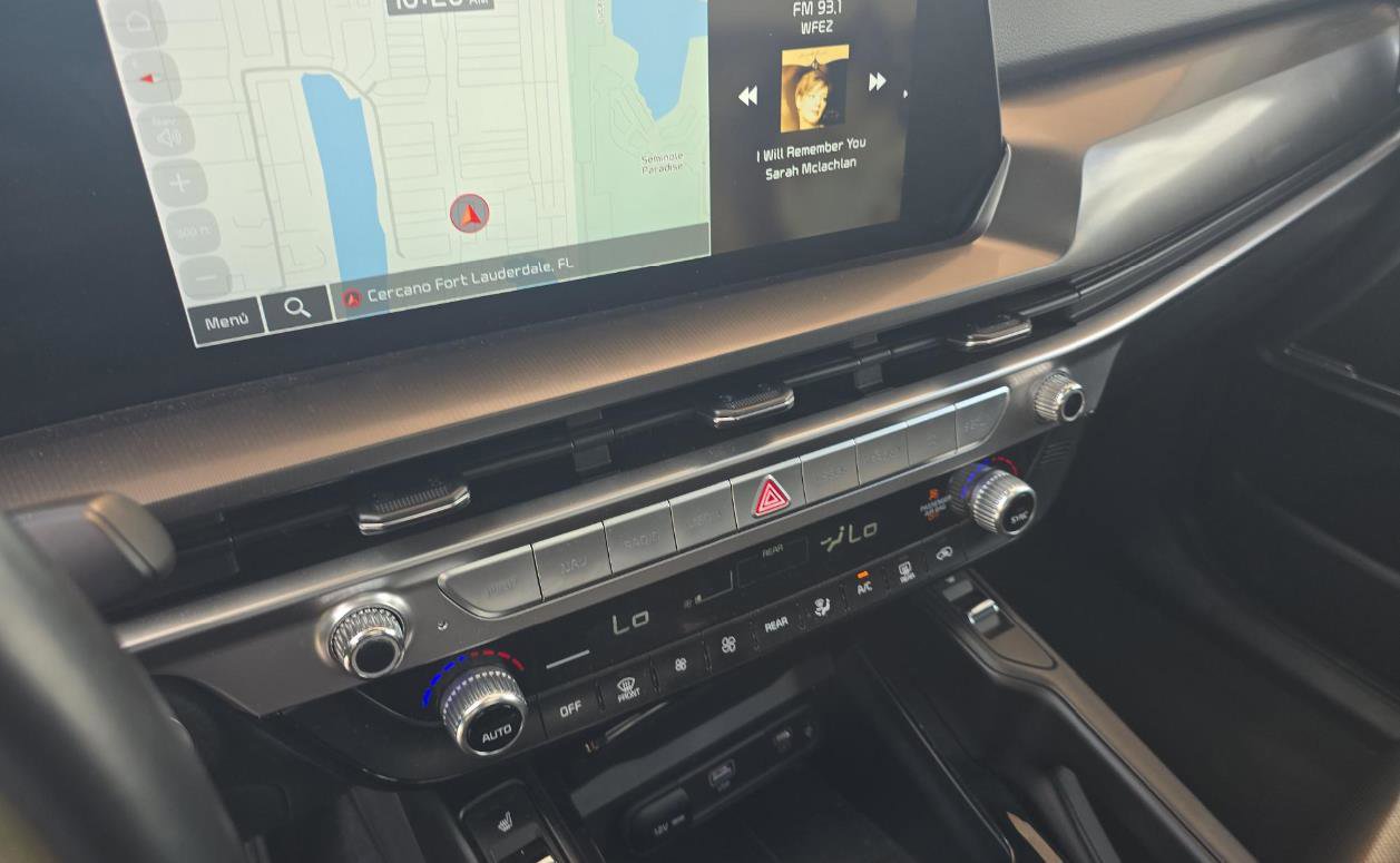 Used 2025 Kia Telluride S image 9