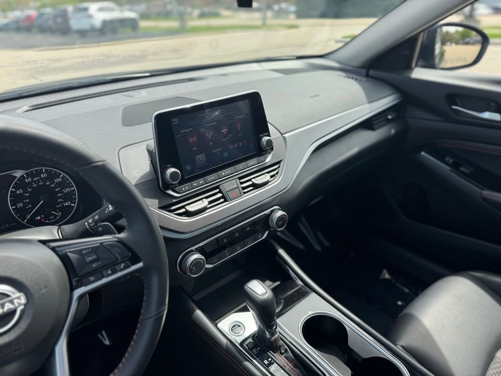 Used 2023 Nissan Altima 2.5 SR FWD image 16