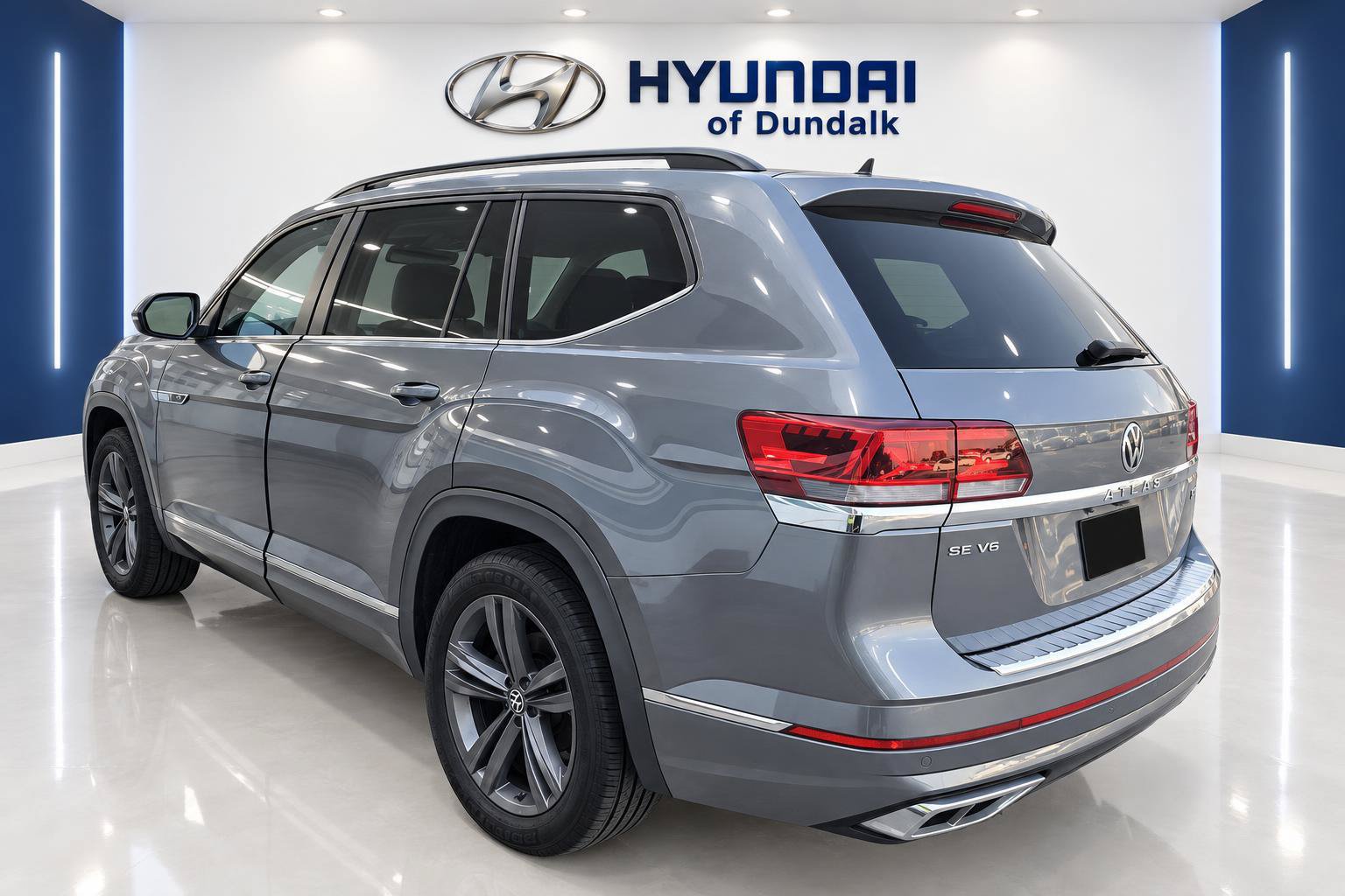 Used 2021 Volkswagen Atlas SE w/ Panoramic Sunroof Package FWD image 2