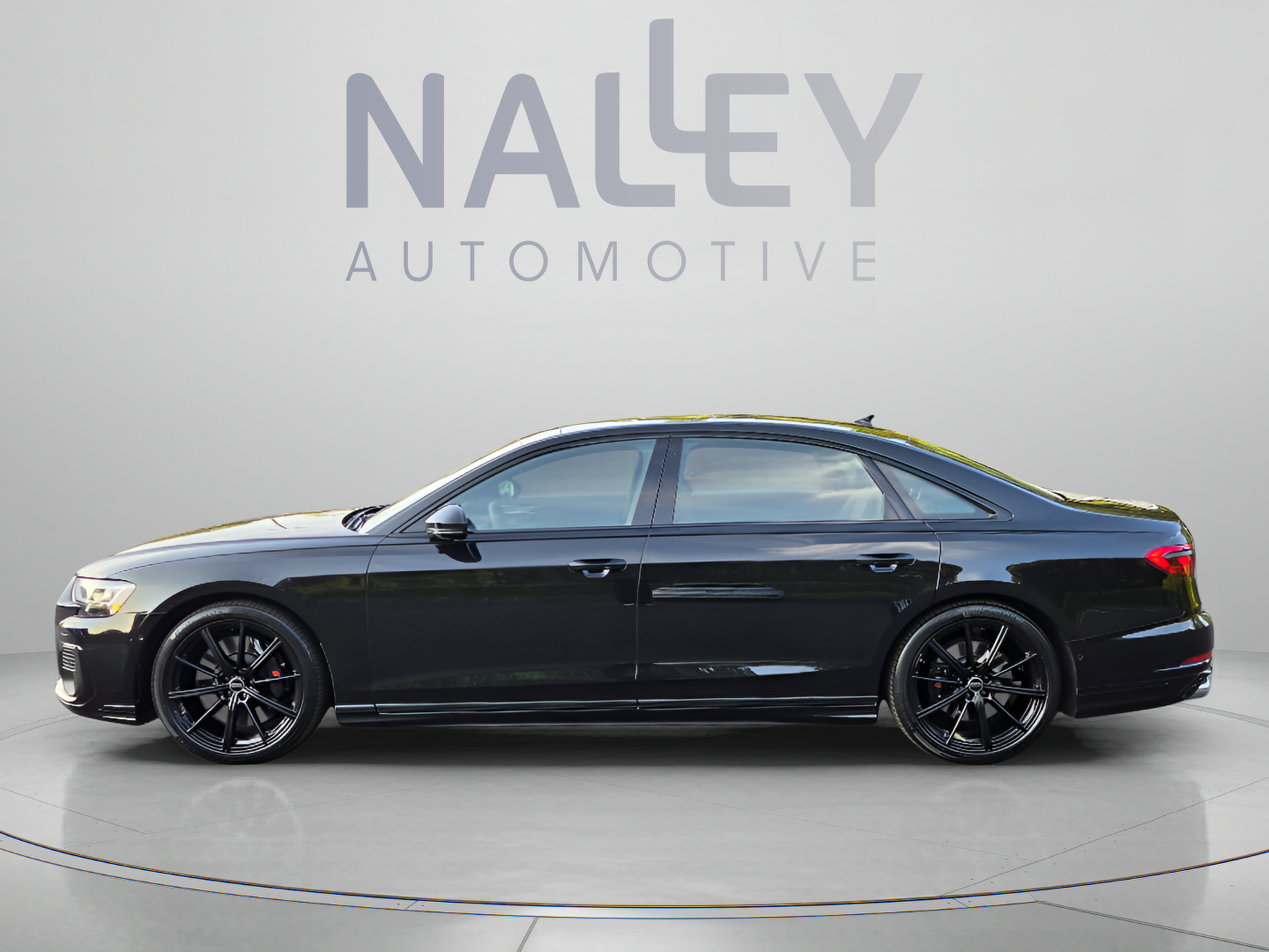 Used 2024 Audi S8 AWD/4WD image 2