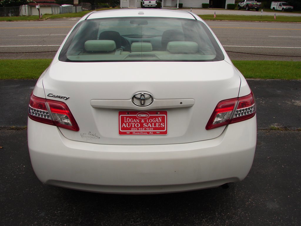 Used 2010 Toyota Camry LE image 4