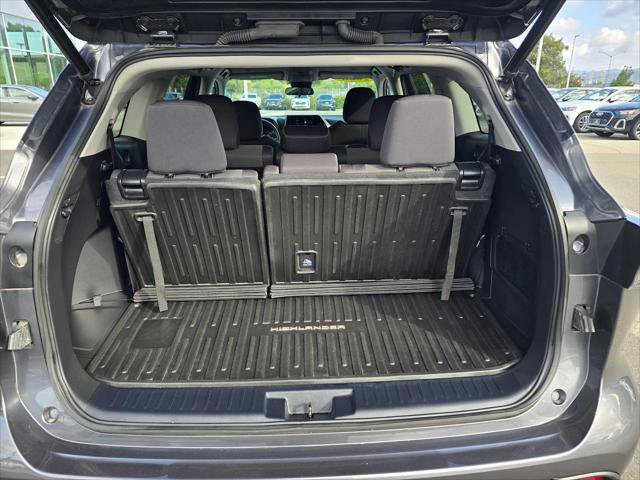 Used 2023 Toyota Highlander LE FWD image 17
