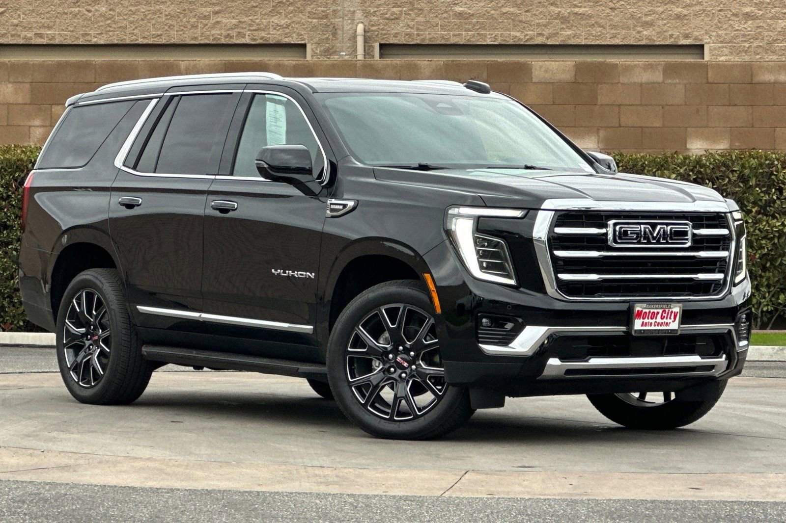 Certified 2025 GMC Yukon Elevation w/ Elevation Premium Package image 2