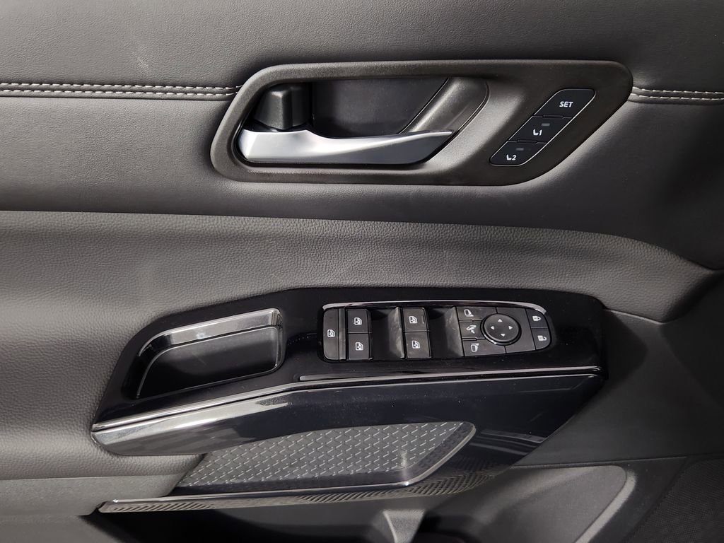 New 2026 Nissan Pathfinder Platinum image 9