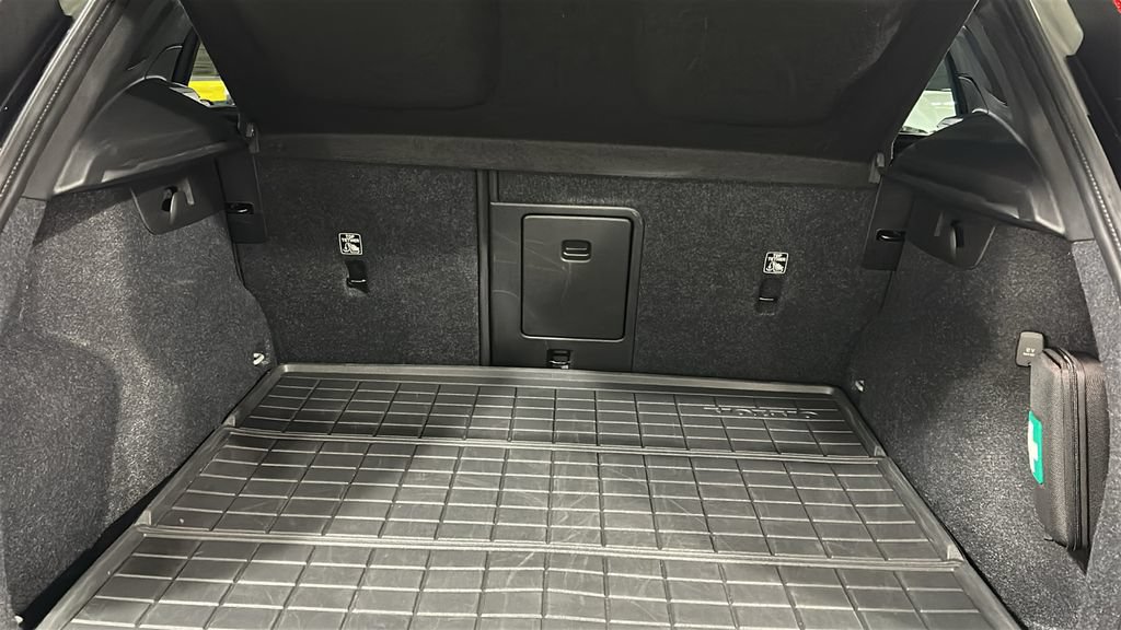 Certified 2023 Volvo XC40 Recharge Plus w/ Protection Package Premier AWD/4WD image 28