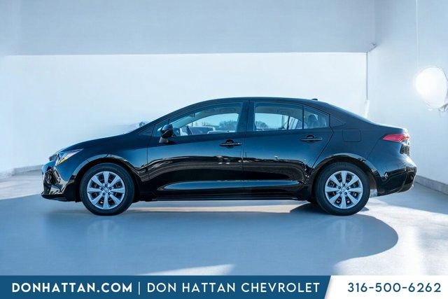 Used 2024 Toyota Corolla LE image 2