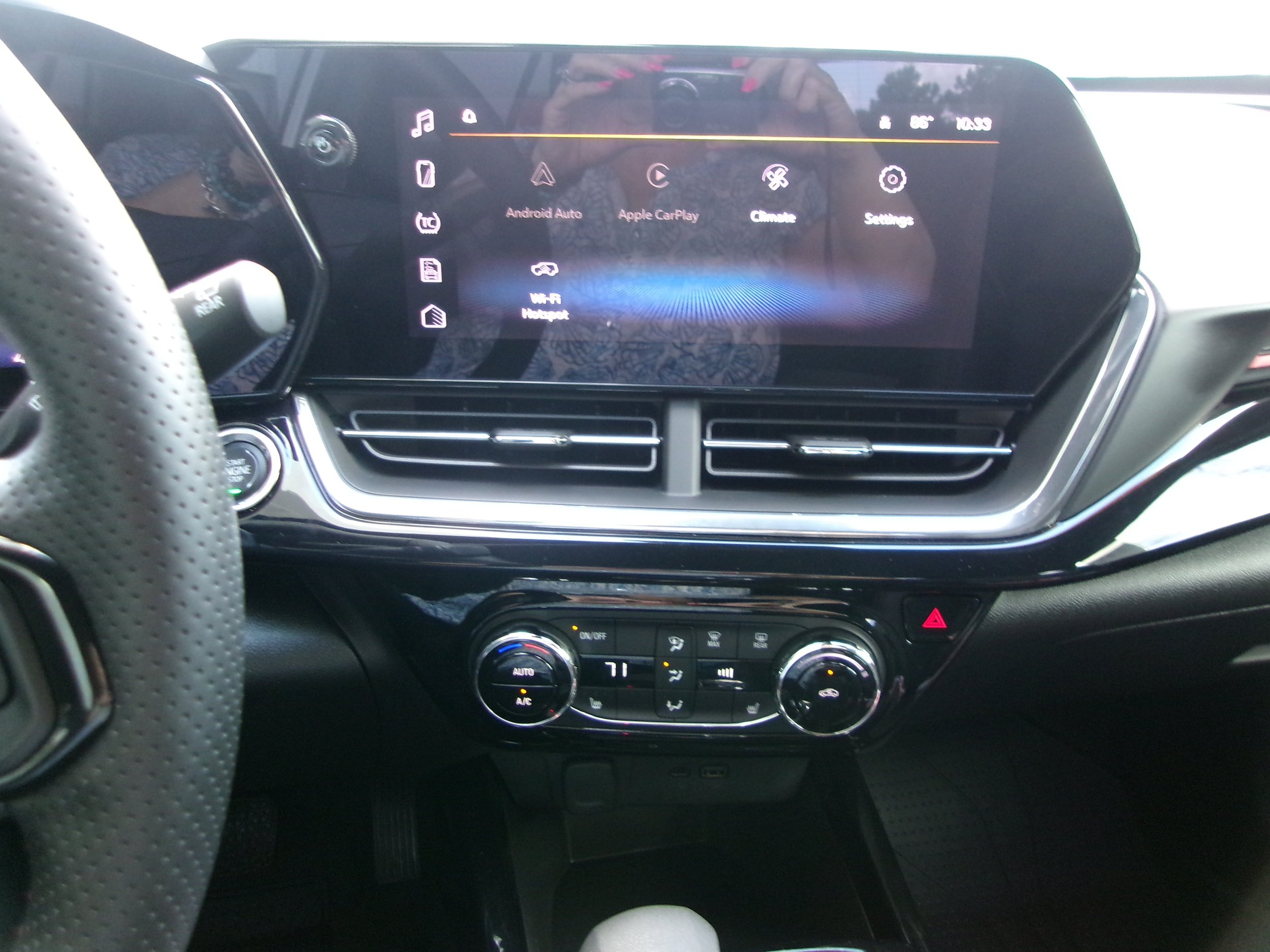 Used 2025 Chevrolet Trax RS FWD image 16