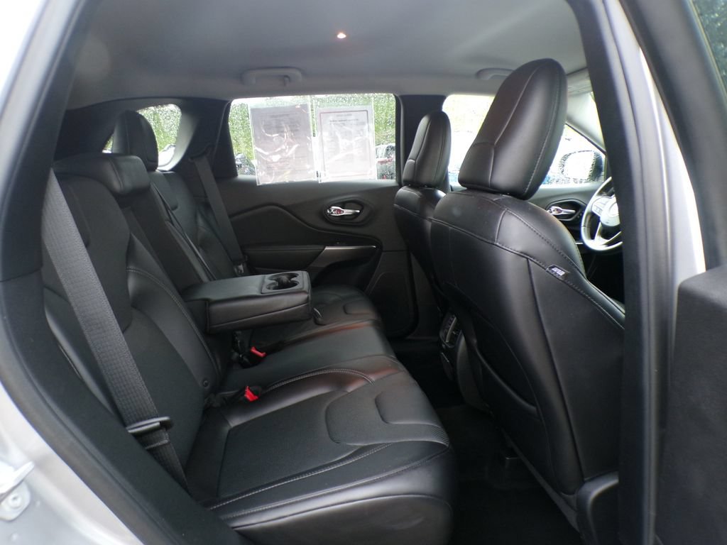 Used 2019 Jeep Cherokee Limited AWD/4WD image 20
