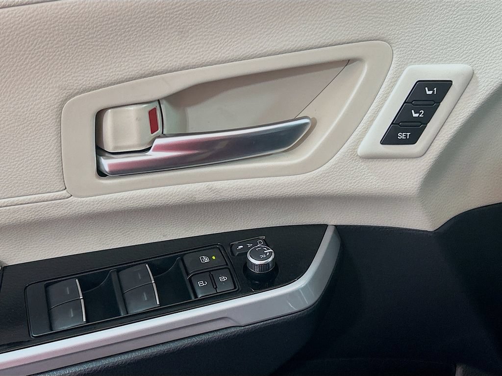 New 2026 Toyota Sienna Platinum AWD/4WD image 16
