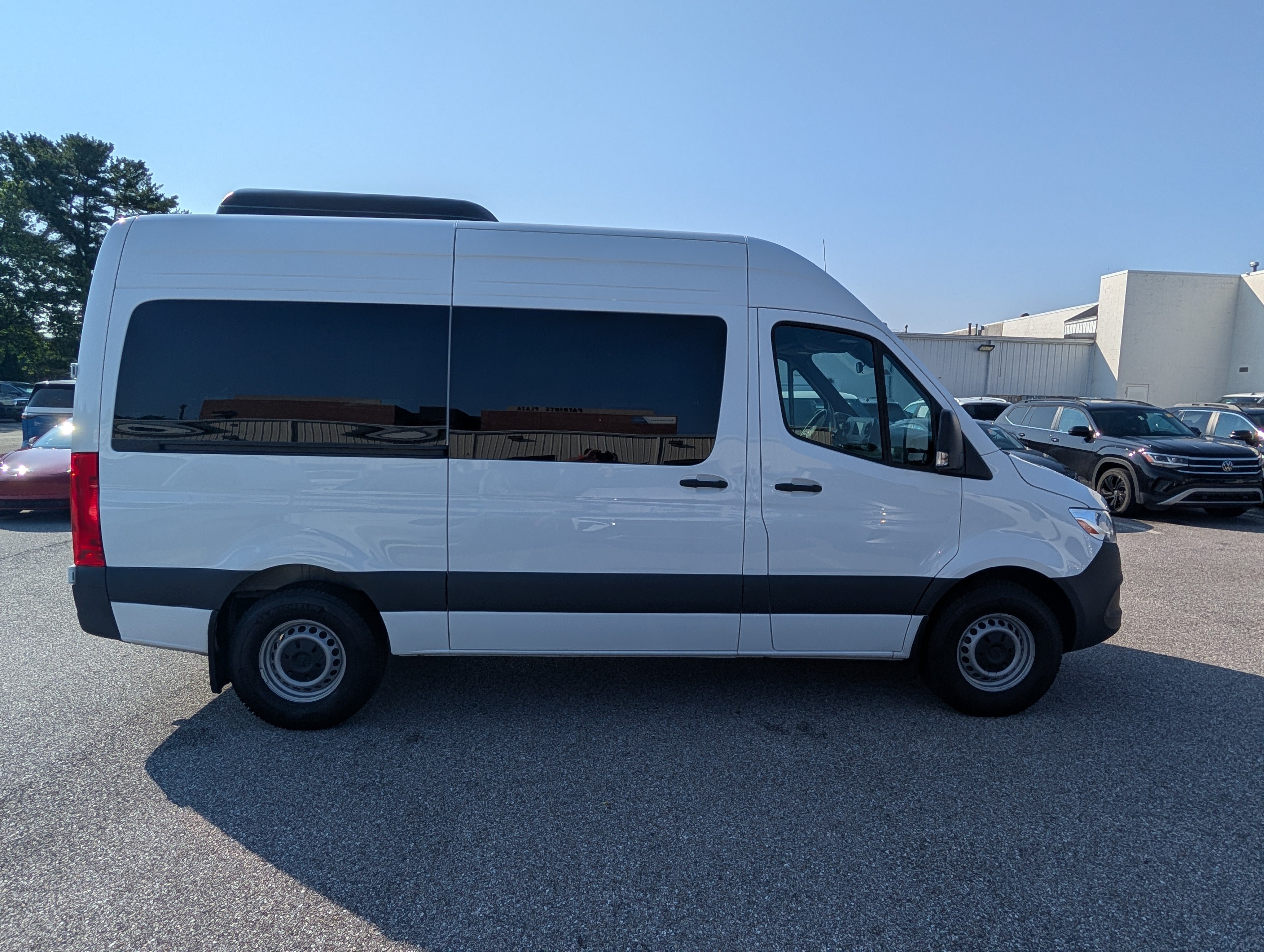 Used 2024 Mercedes-Benz Sprinter 2500 image 2