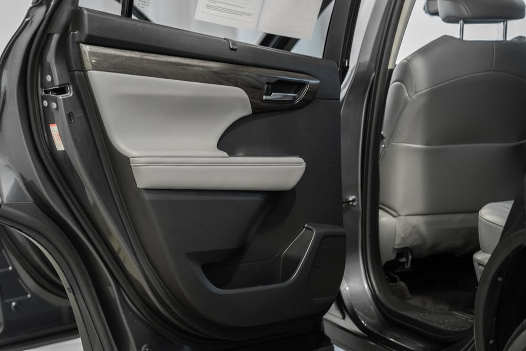 Used 2023 Toyota Highlander Limited AWD/4WD image 40