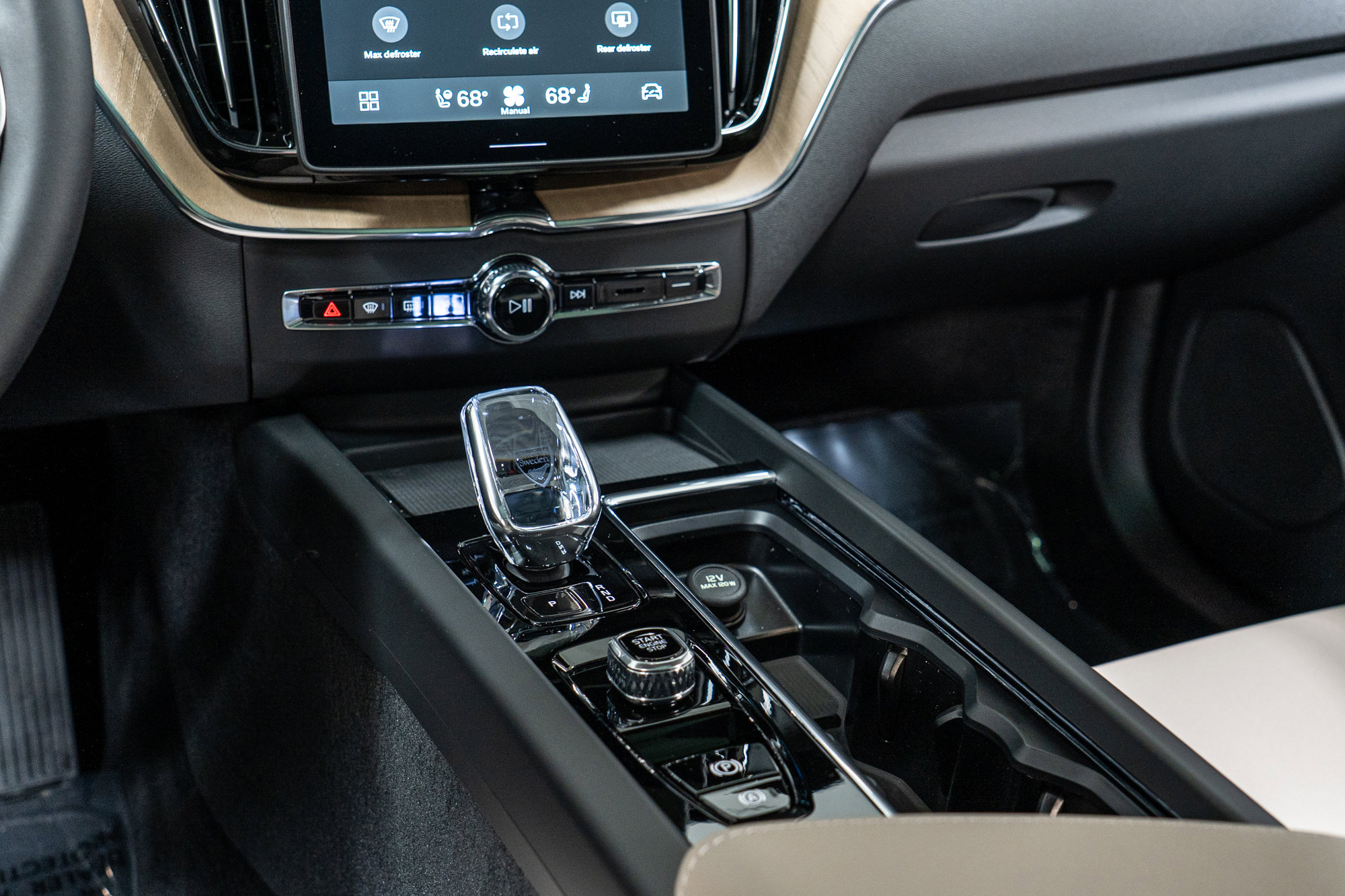 New 2026 Volvo XC60 B5 Core w/ Climate Package image 20