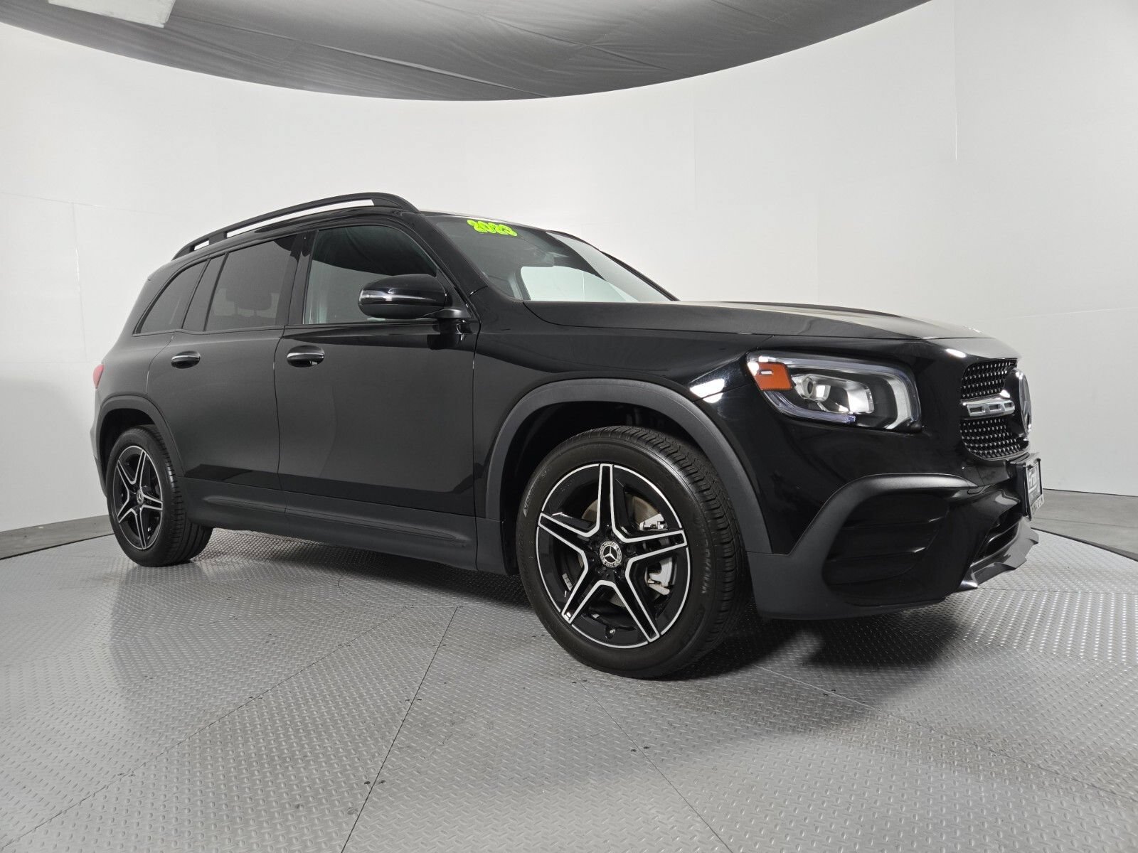 Used 2023 Mercedes-Benz GLB 250 image 2