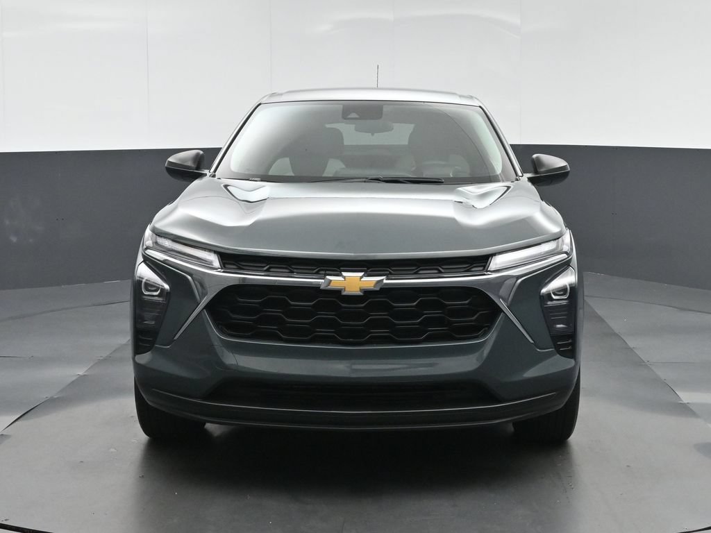 Used 2025 Chevrolet Trax LS FWD image 2