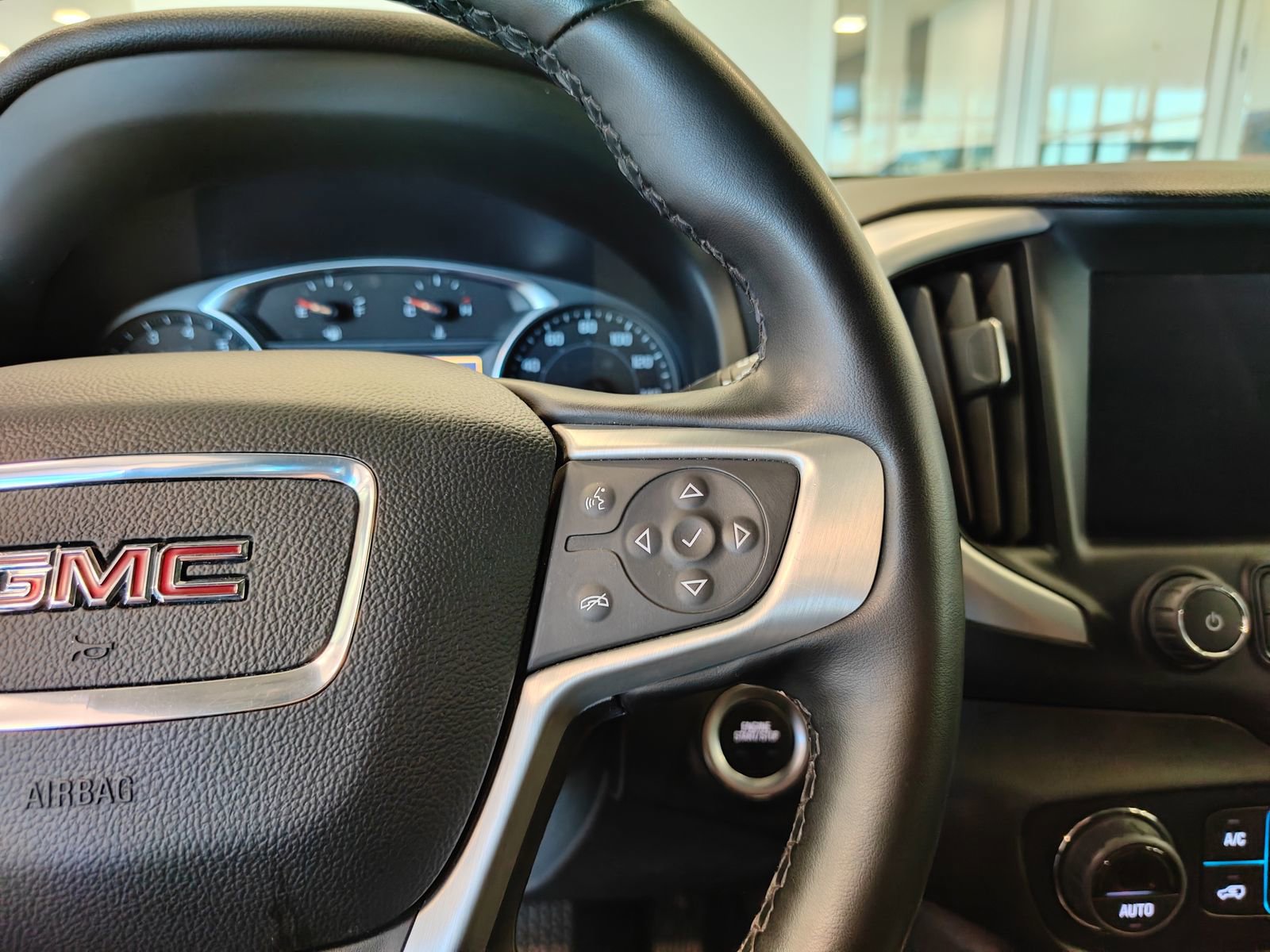 Used 2023 GMC Terrain SLT image 20