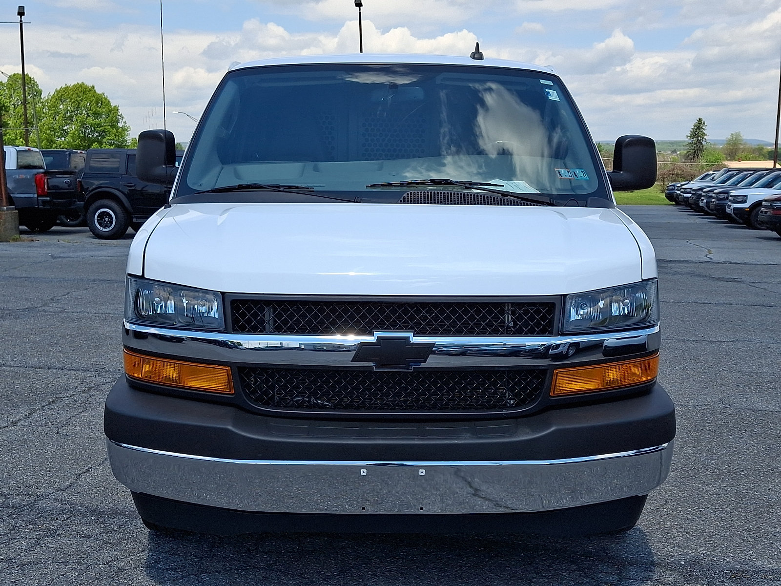 Used 2022 Chevrolet Express 2500 w/ Communications Package RWD image 2