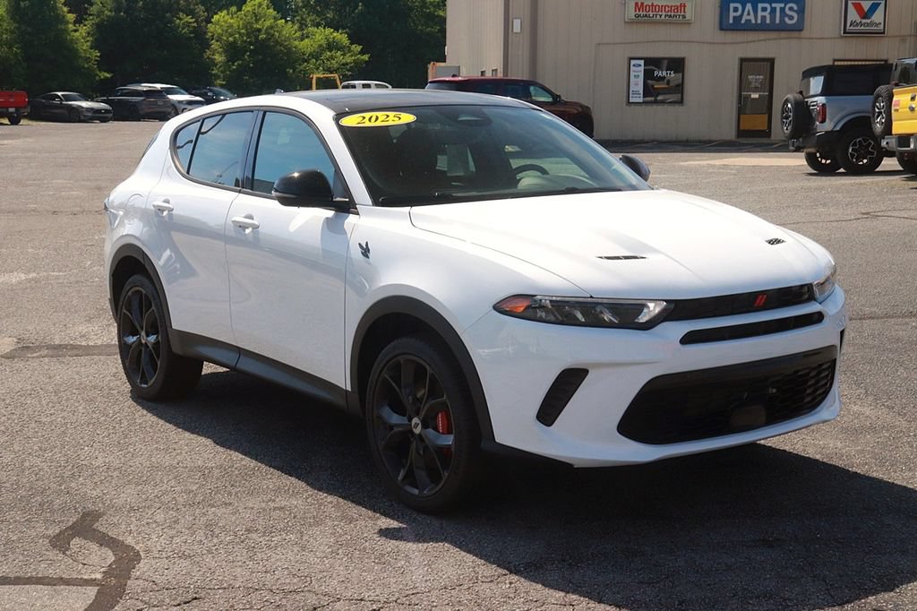 Used 2025 Dodge Hornet GT w/ GT Plus Package AWD/4WD image 3