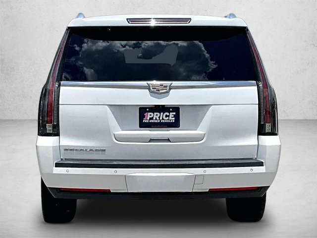 Used 2017 Cadillac Escalade ESV Luxury RWD image 4