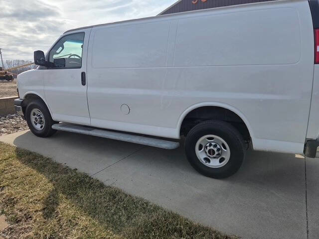 Used 2021 GMC Savana 2500 w/ Driver Convenience Package image 4