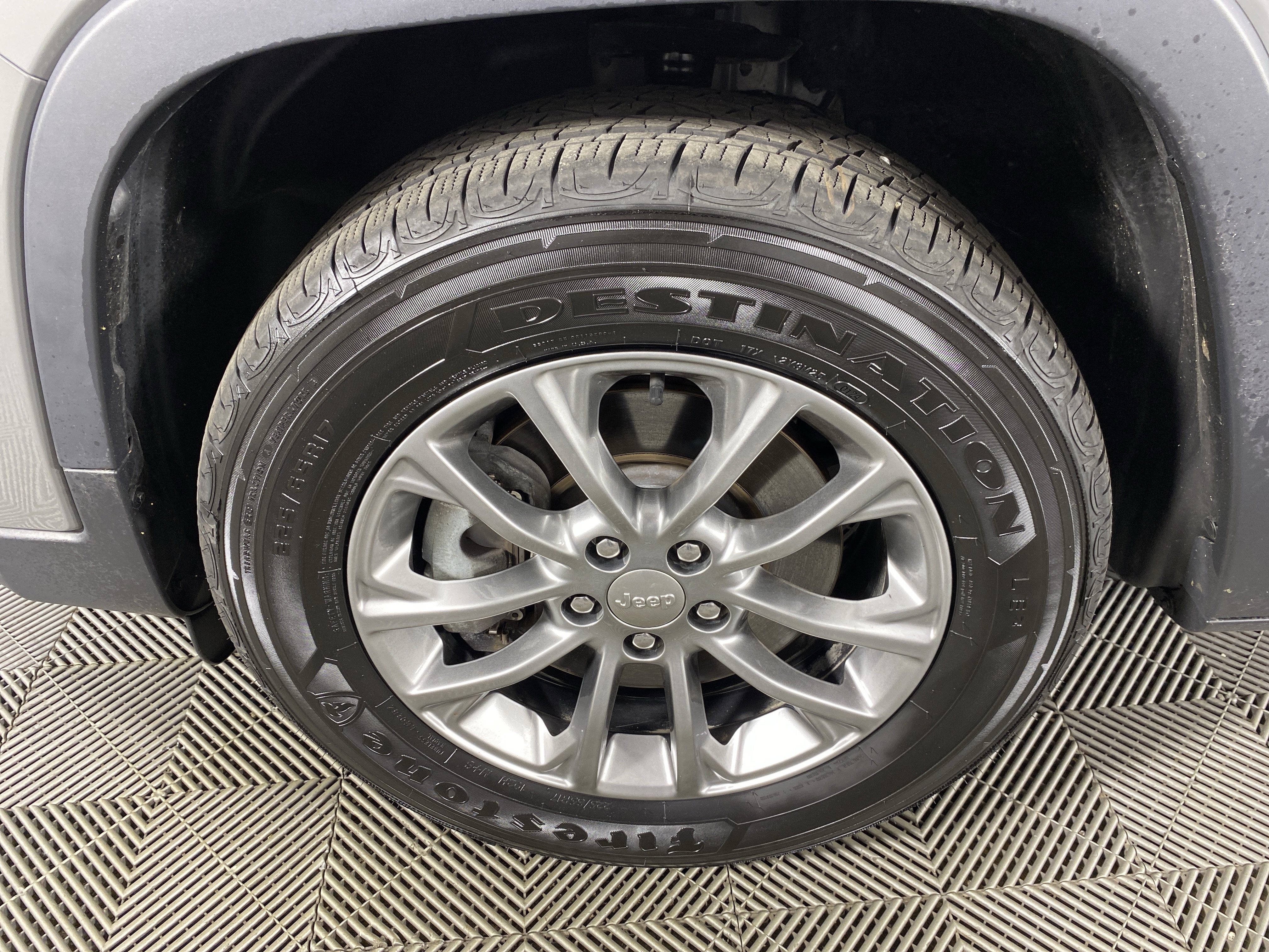 Used 2020 Jeep Cherokee Latitude Plus w/ Comfort/Convenience Group image 14