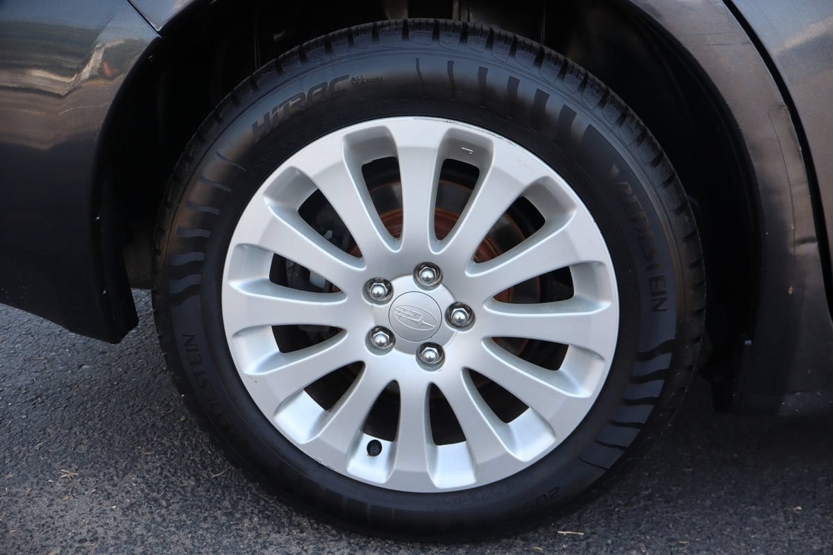 Used 2010 Subaru Impreza 2.5i Premium AWD/4WD image 43
