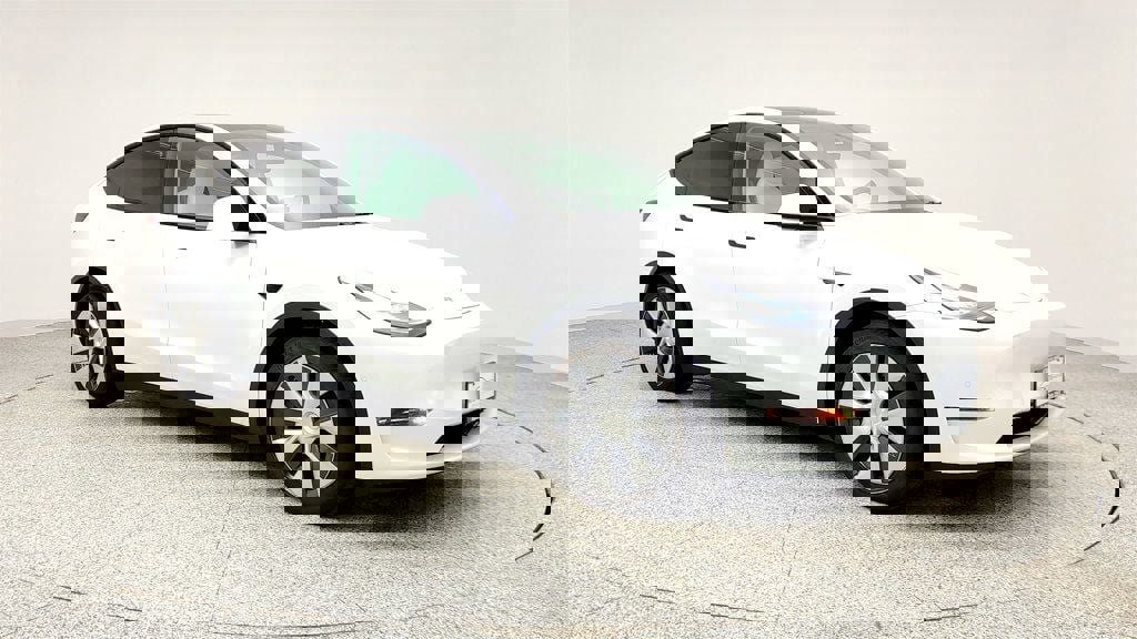 Used 2021 Tesla Model Y Long Range image 3