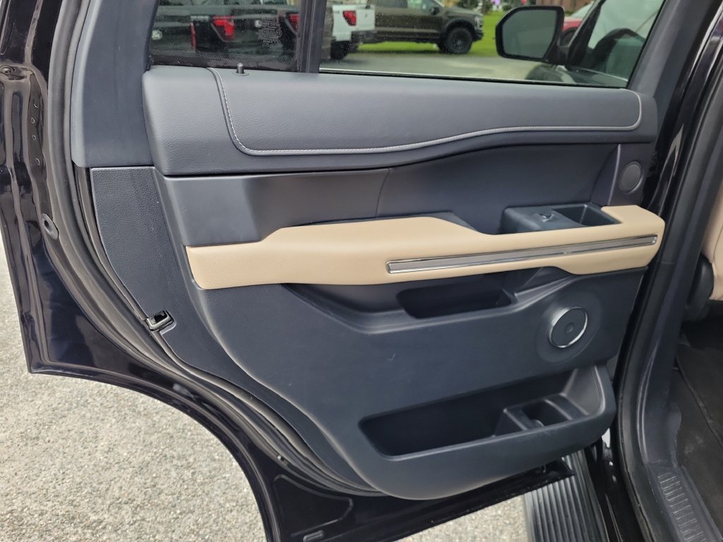 Used 2024 Ford Expedition Limited RWD image 21