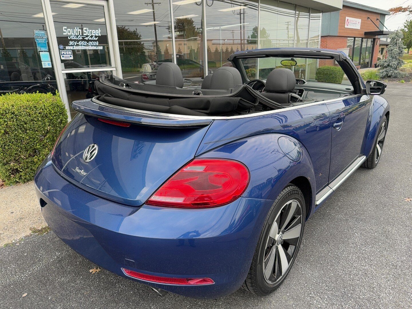 Used 2013 Volkswagen Beetle 2.0T FWD image 3