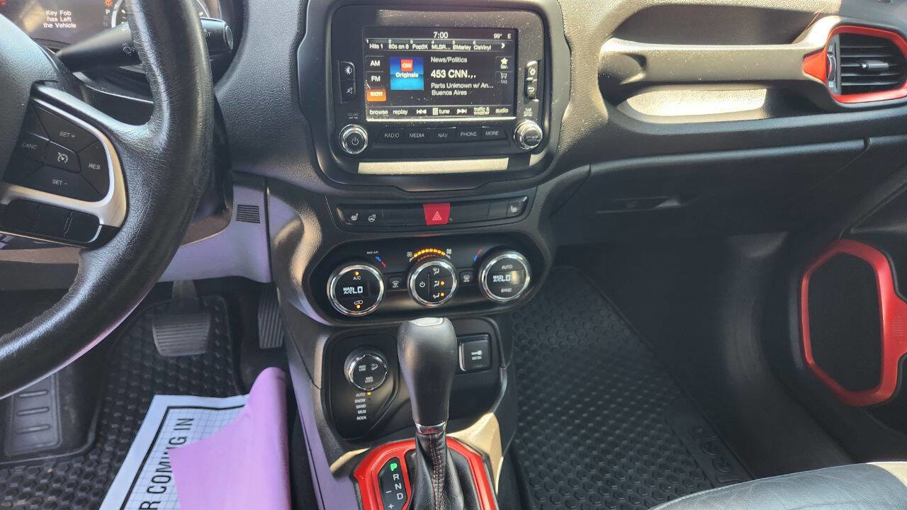 Used 2016 Jeep Renegade Trailhawk w/ Premium Trailhawk Package image 12