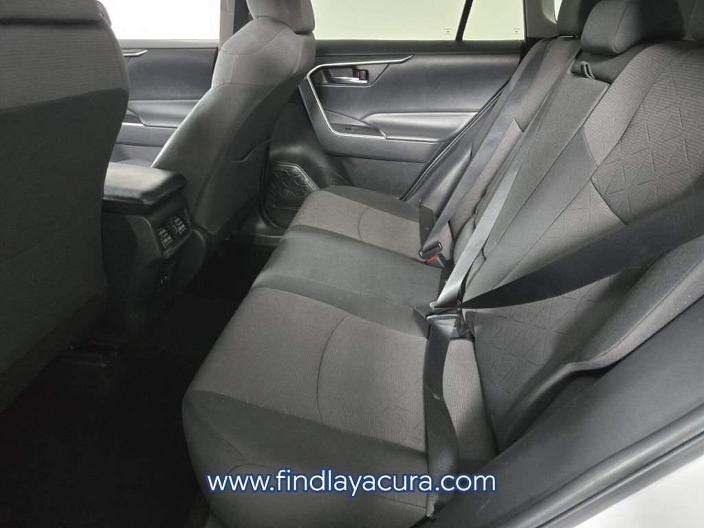 Used 2019 Toyota RAV4 XLE w/ Convenience Package FWD image 14