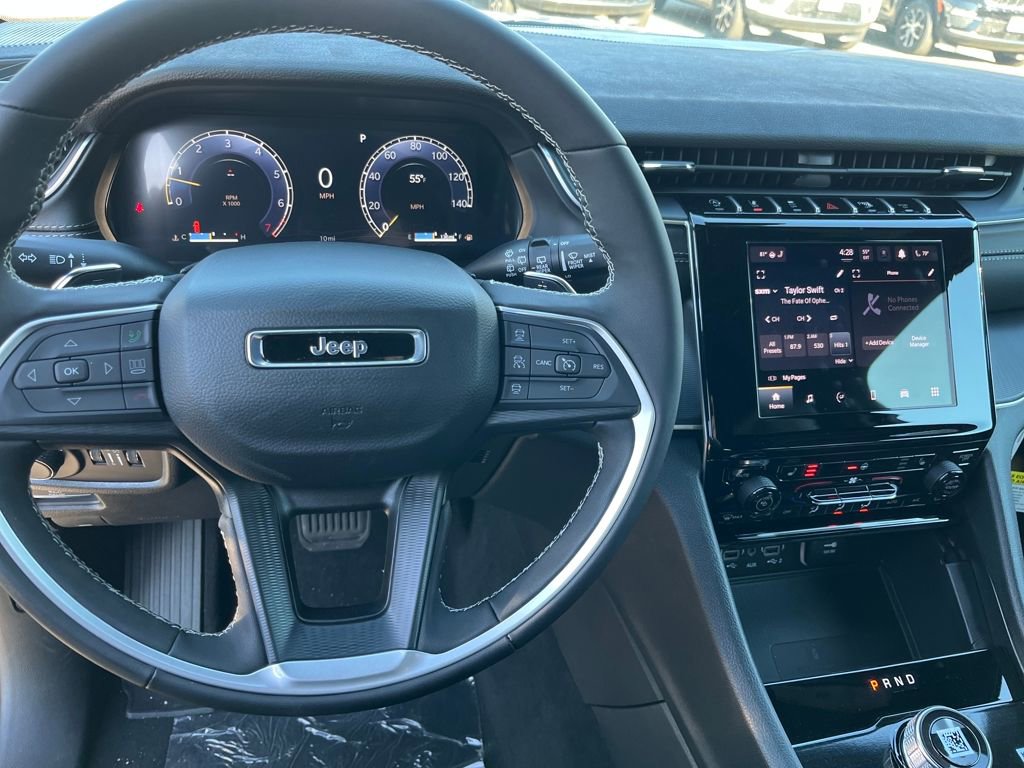 New 2025 Jeep Grand Cherokee Altitude image 11